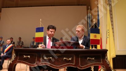 S-a semnat înfrățirea între Consiliul Județean Arad și Raionul Ialoveni din Moldova