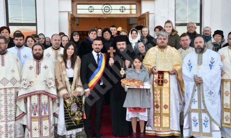 [FOTO] Primul lăcaş de închinăciune ortodox, binecuvântat astăzi, la Măureni