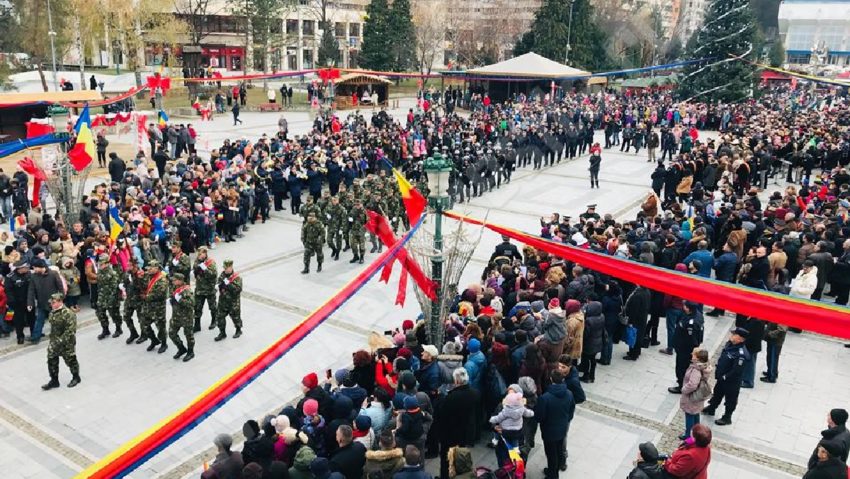 [FOTO-VIDEO] Sărbătoare în Piața 1 Decembrie 1918 din Reșița! Centenarul Marii Uniri a fost cinstit de mii de oameni