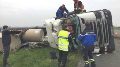 Accident de TIR spectaculos provocat de un șofer român în Franța