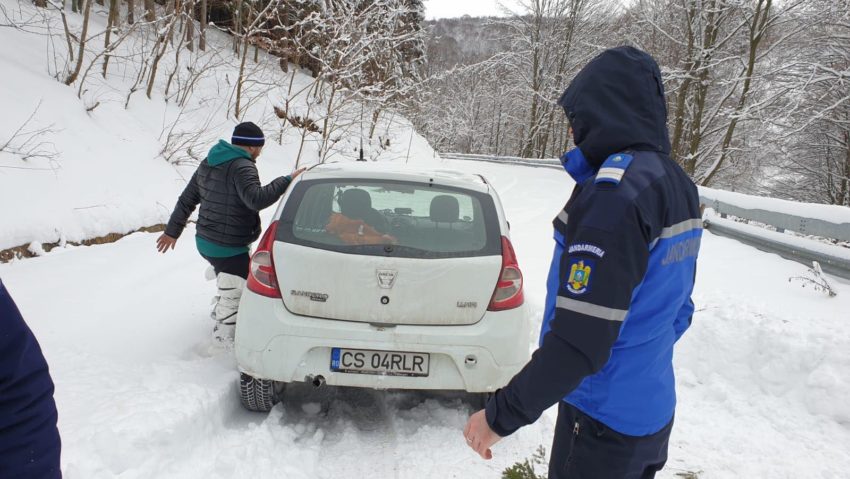 Şofer aventurier salvat de jandarmii montani