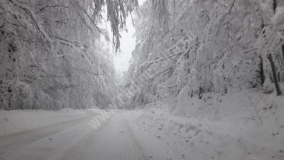 Vremea se răceşte începând de sâmbătă dimineaţa în toată ţara. În Banat, ploi şi lapoviţă!