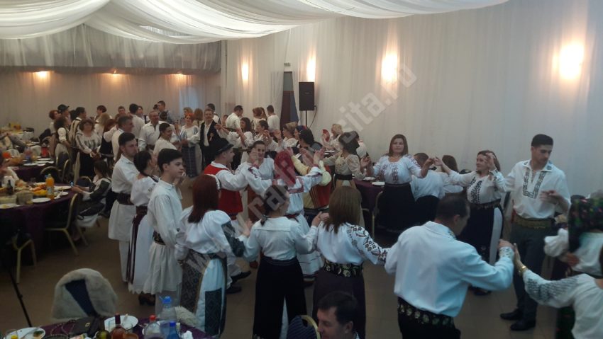 [VIDEO-FOTO] Balul Portului Popular de la Vermeș, reuniunea păstrătorilor de ”comori” ale satului bănățean. Radio Reșița, printre premiați