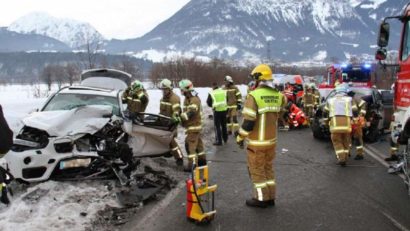 Familie de români implicată într-un grav accident de circulație în Austria. Mama a murit iar tatăl și fetița sunt în comă