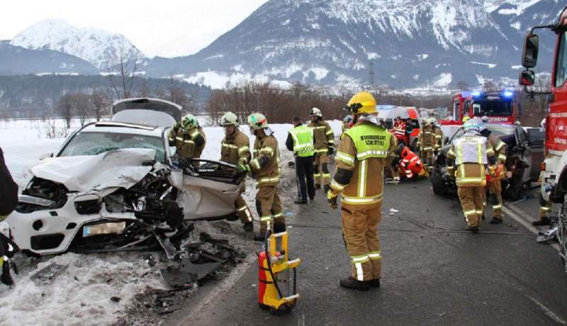 Familie de români implicată într-un grav accident de circulație în Austria. Mama a murit iar tatăl și fetița sunt în comă