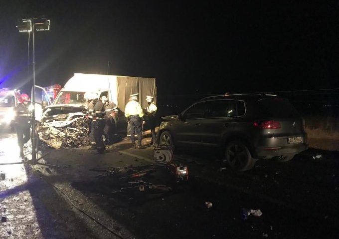 Accident grav aseară pe DN 14. Două persoane au murit și alte trei au fos rănite