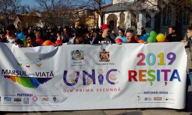 [FOTO] „Unic din prima secundă” şi la Reşiţa: Marşul pentru viaţă a întrunit sute de participanţi în capitala Banatului de Munte