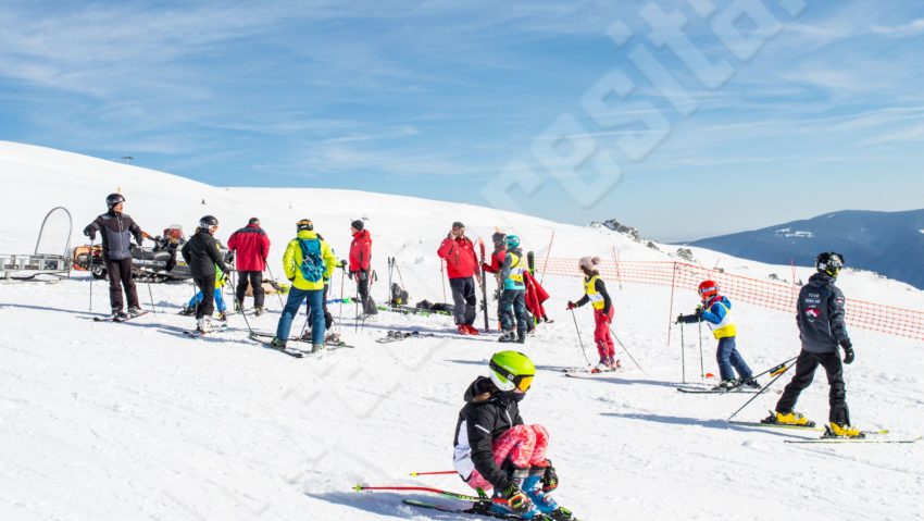 Liber la schi pe Semenic şi pe Muntele Mic. Un weekend cu soare şi multă zăpadă