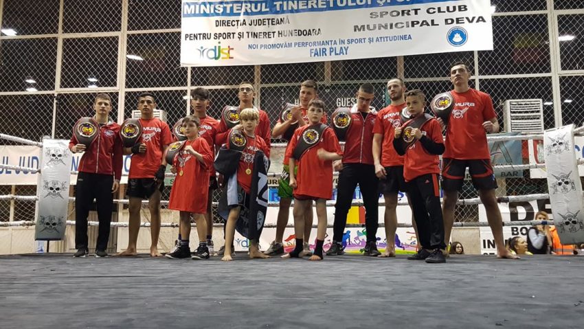 [ VIDEO- AUDIO] Sportivii secției de kickboxing de la CSM Școlar Reșița s-au întors acasă cu centurile naționale