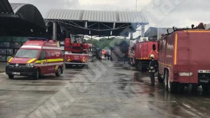 [FOTO] Incendiu la o fabrică din Banat. Peste 400 de angajaţi au fost evacuaţi!