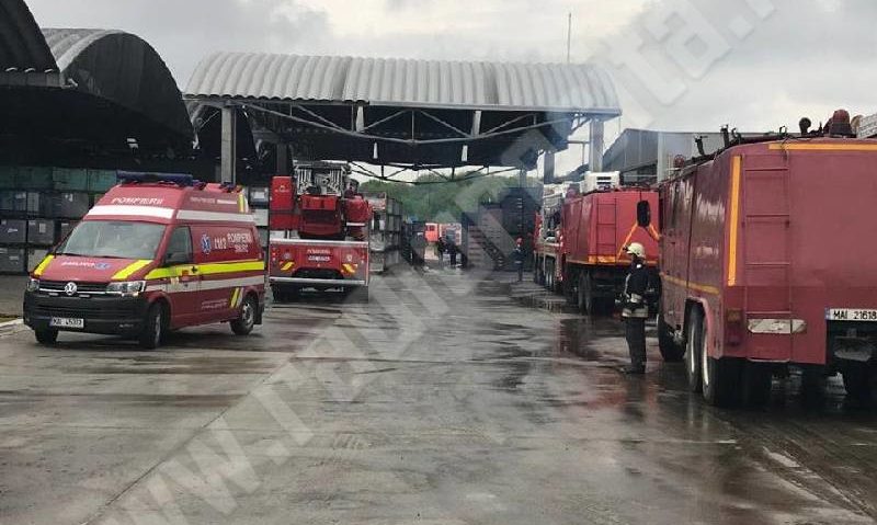 [FOTO] Incendiu la o fabrică din Banat. Peste 400 de angajaţi au fost evacuaţi!