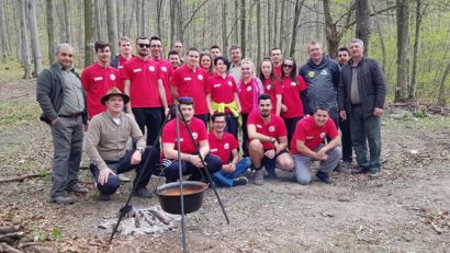 [FOTO] Studenţii cărăşeni au contribuit la păstrarea „plămânului verde” al judeţului