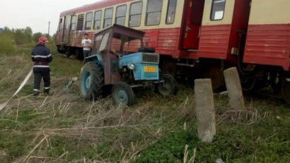 Şase pasageri şi un tractor… Accident feroviar în Timiş