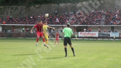 Fotbaliștii de la CSM Reșița au obținut o nouă victorie în campionat și continuă să fie lideri în serie