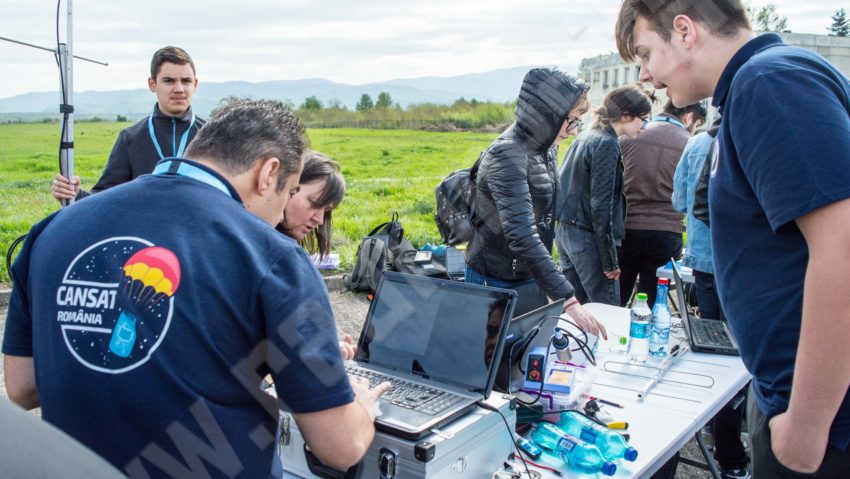 [FOTO] Sateliți lansați de pe aeroportul din Caransebeș