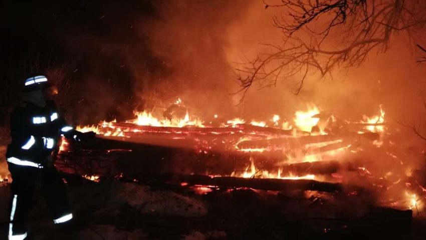 Pompierii mehedinţeni în acţiuni de supraveghere în zona localităţii Eşelniţa şi pe Valea Cernei