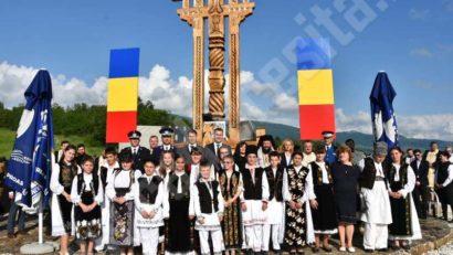 [FOTO] Eroii patriei şi apărătorii ortodoxiei comemoraţi la crucea-monument de la Domașnea