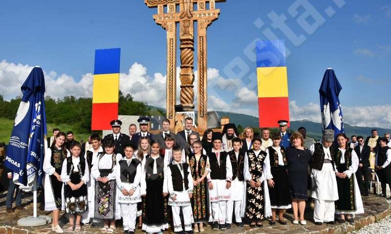 [FOTO] Eroii patriei şi apărătorii ortodoxiei comemoraţi la crucea-monument de la Domașnea