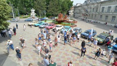 [FOTO] În periplul prin ţară, caravana „Go România” a poposit la Caransebeş