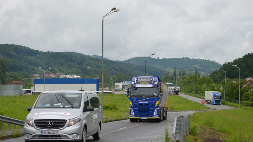 Şapte tiruri cu ajutoare din Germania au ajuns la Spitalul Judeţean Reşiţa!