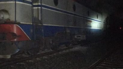 Călători din trenul InterRegio Bucureşti-Timişoara, evacuaţi în gara Recaş după un incendiu la locomotiva electrică