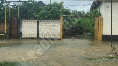 [VIDEO/FOTO] Ploile din ultimele ore au inundat Bocşa şi Caransebeşul