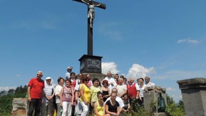 De mai bine de un secol, Crucea Hergloz, veghează oraşul de pe Bârzava