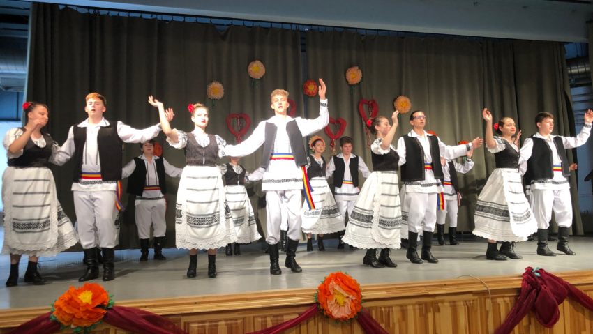 Festivalul de folclor „Tradiţii Cărăşene” şi-a stabilit câştigătorii de la Moldova Nouă