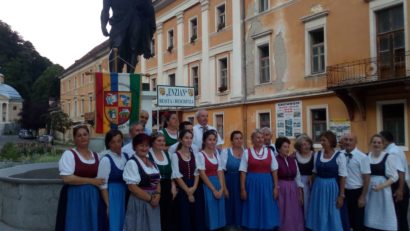 [FOTO] „Enzianii” reşiţeni pe scena Festivalului Internaţional de Folclor de la Băile Herculane