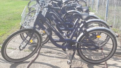 [FOTO] Biciclete gratuite la Reşiţa. Sistemul de bike-sharing va fi disponibil în 3 săptămâni!