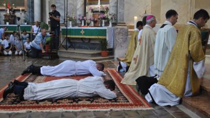 [FOTO] Sfinţire de diaconi romano-catolici în Episcopia de Timişoara