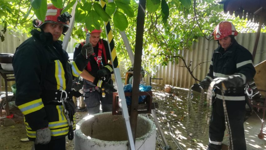 A pierit în fântâna din curtea casei