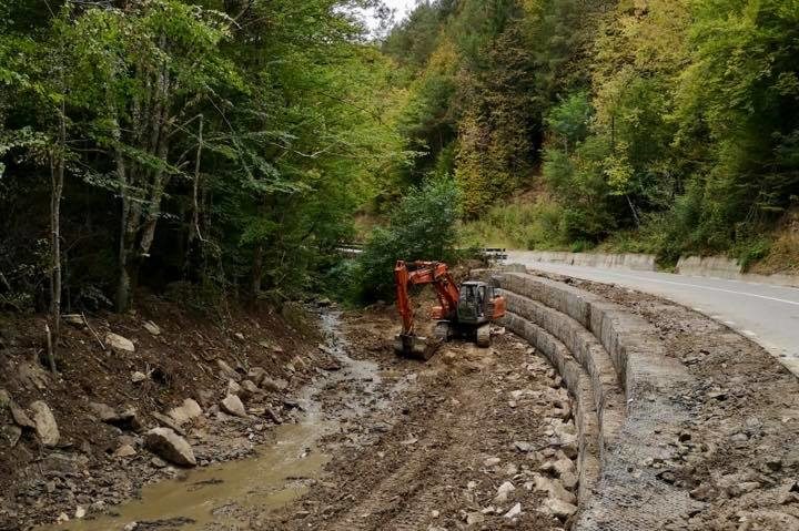 Transalpina Banatului a intrat în reparaţii. Se fac lucrări între Gărâna şi Slatina Timiş