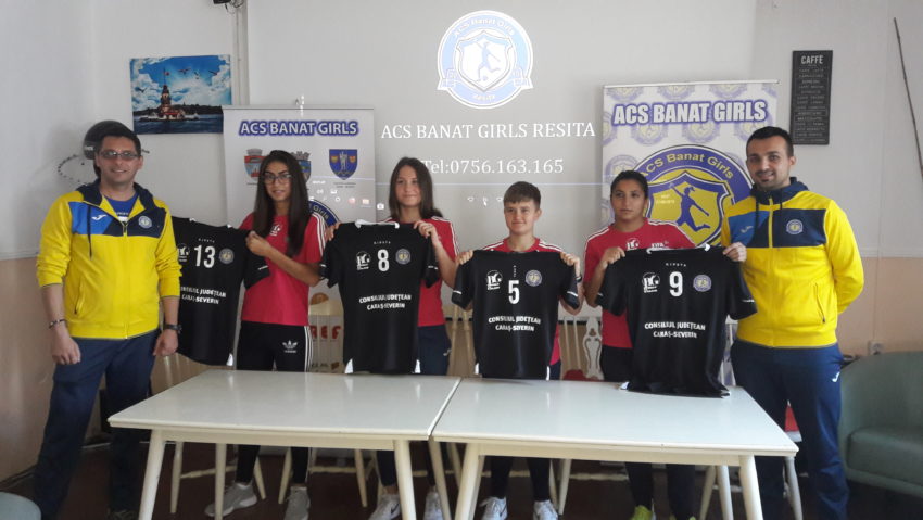 [FOTO-AUDIO] Fotbalistele de la ACS Banat Girls Reșița și-au prezentat lotul. Patru noi jucătoare pun umărul la promovare