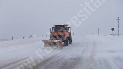 Se circulă în condiții de iarnă pe drumurile din Caraș-Severin. Atenţie! Porţiuni cu polei în localităţile Cărbunari, Maciova şi Slatina Timiş