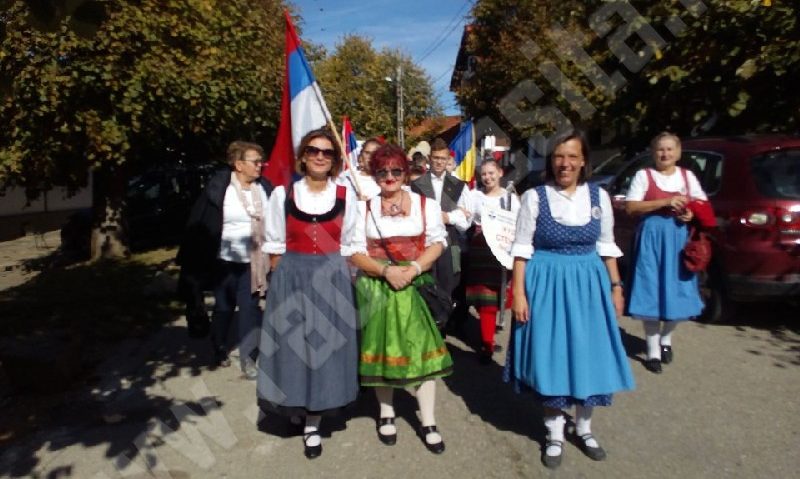 [FOTO-AUDIO] Regal de tradiţii şi porturi populare la poale de Semenic: Festivalul comunităţilor etnice din Banat s-a desfăşurat la Gărâna