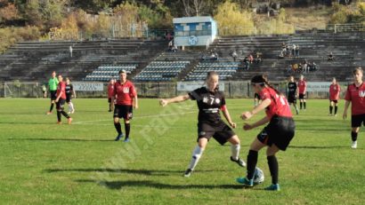 [FOTO-AUDIO] Fotbalistele de la ACS Banat Girls Reșița, victorie după victorie, în Liga a II-a de fotbal