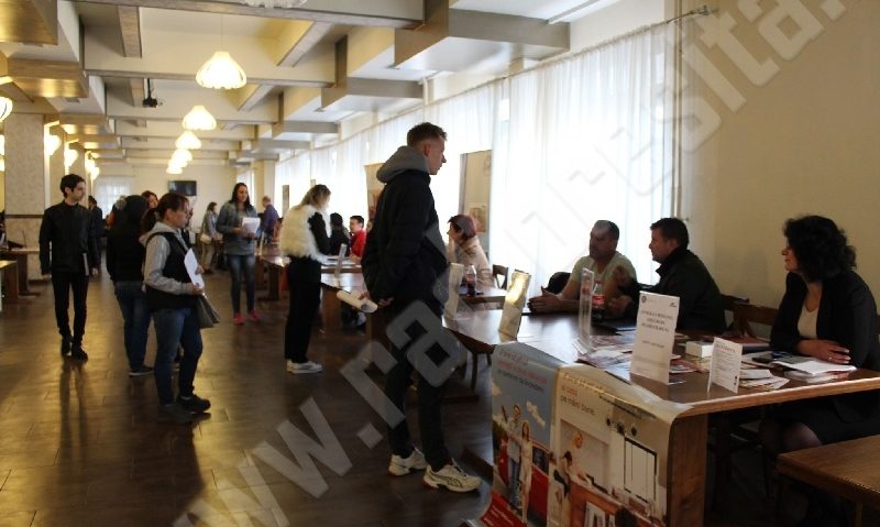 [FOTO-AUDIO]Bursa locurilor de muncă la Reşiţa