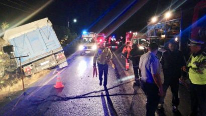 [FOTO] Accident grav în această dimineaţă! 10 persoane au murit, iar alte 7 au fost rănite