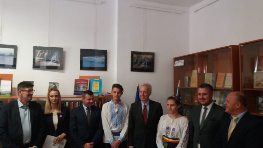 [FOTO] Excelența Sa Ambasadorul S.U.A. Hans Klemm în exclusivitate la Boema, ora 22:15, alături de amfitrionii manifestării „Raftul American”