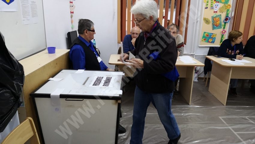 Reşiţenii au ieşit la vot de la primele ore ale dimineţii!