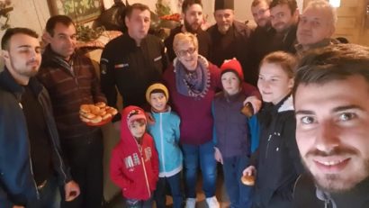 Societatea civilă din Caraş-Severin continuă să ajute familiile nevoiaşe. Şi poliţiştii s-au mobilizat!