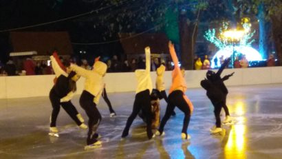 [VIDEO-AUDIO] Patinatori profesioniști au adus „Magie pe patine” la Caransebeș