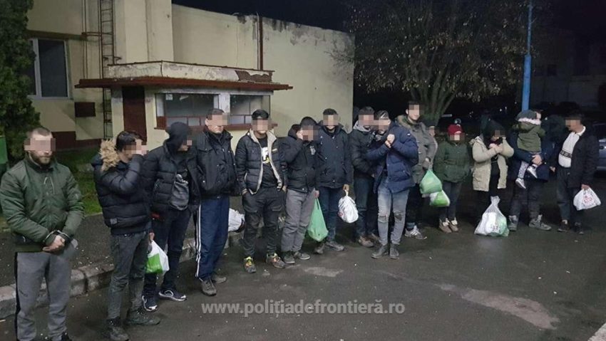 [FOTO-AUDIO] Migranţii continuă să forţeze graniţa cu Ungaria