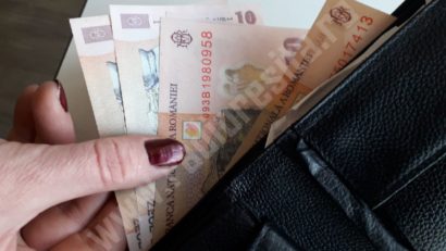 Trei bărbaţi au fost reţinuţi pentru tâlhărie calificată