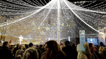 Mii de bănăţeni au participat aseară la deschiderea Târgului de Crăciun din Timişoara!