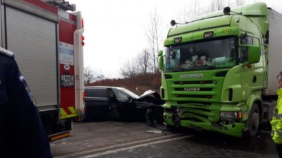 [FOTO] Accident cu trei victime în judeţul Timiş