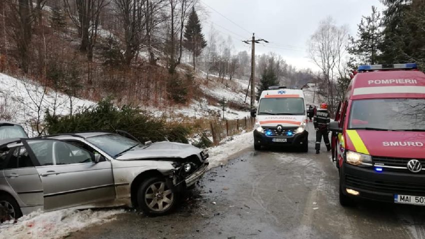 Accident rutier cu 3 răniţi pe drumul ce duce spre Parâng