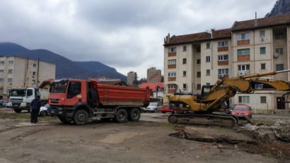 Zona de blocuri din staţiunea Băile Herculane se transformă