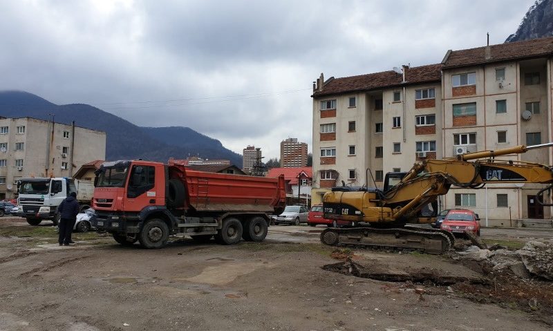 Zona de blocuri din staţiunea Băile Herculane se transformă